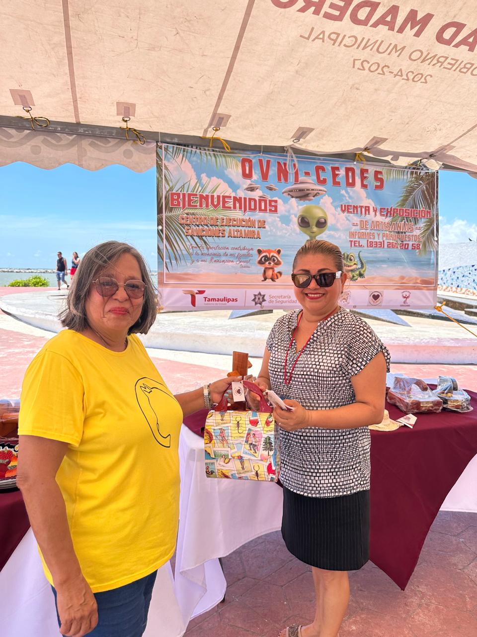 Instala CEDES Altamira punto de venta de artesanías en Playa Miramar