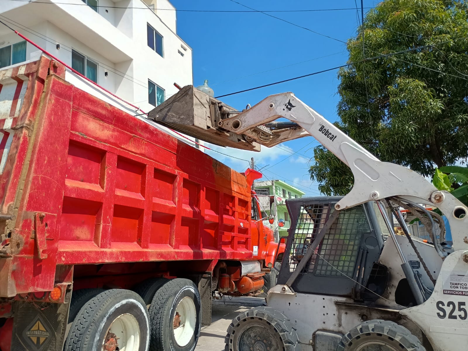 Trabaja SEBIEN en descacharrización en la zona sur