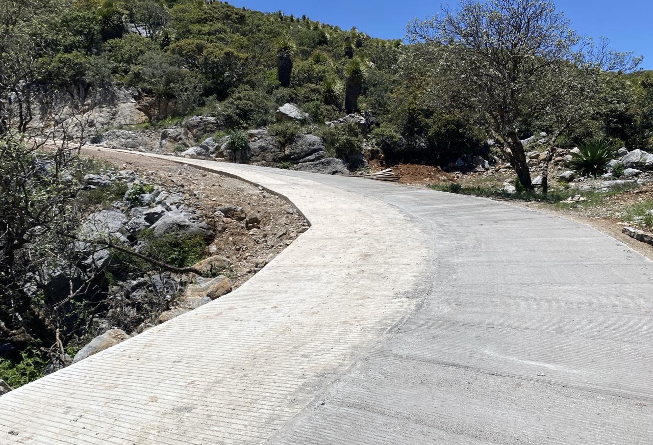 Fortalece gobierno de Américo conectividad rural en Miquihuana