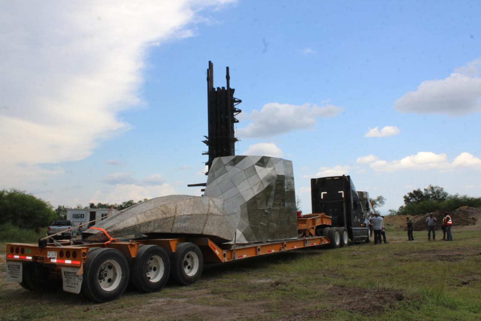 Inicia traslado de la escultura de la Virgen de la Misericordia hacia El Chorrito