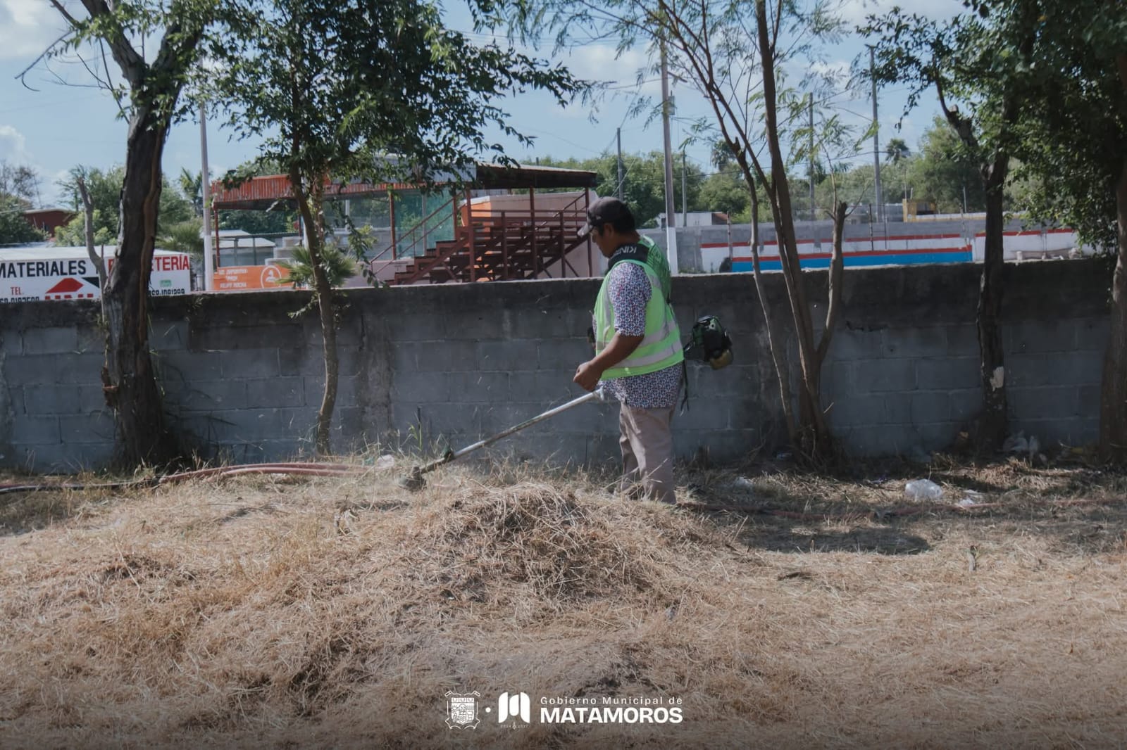 Gobierno de Beto Granados impulsa la rehabilitación de áreas verdes en Villa Esmeralda