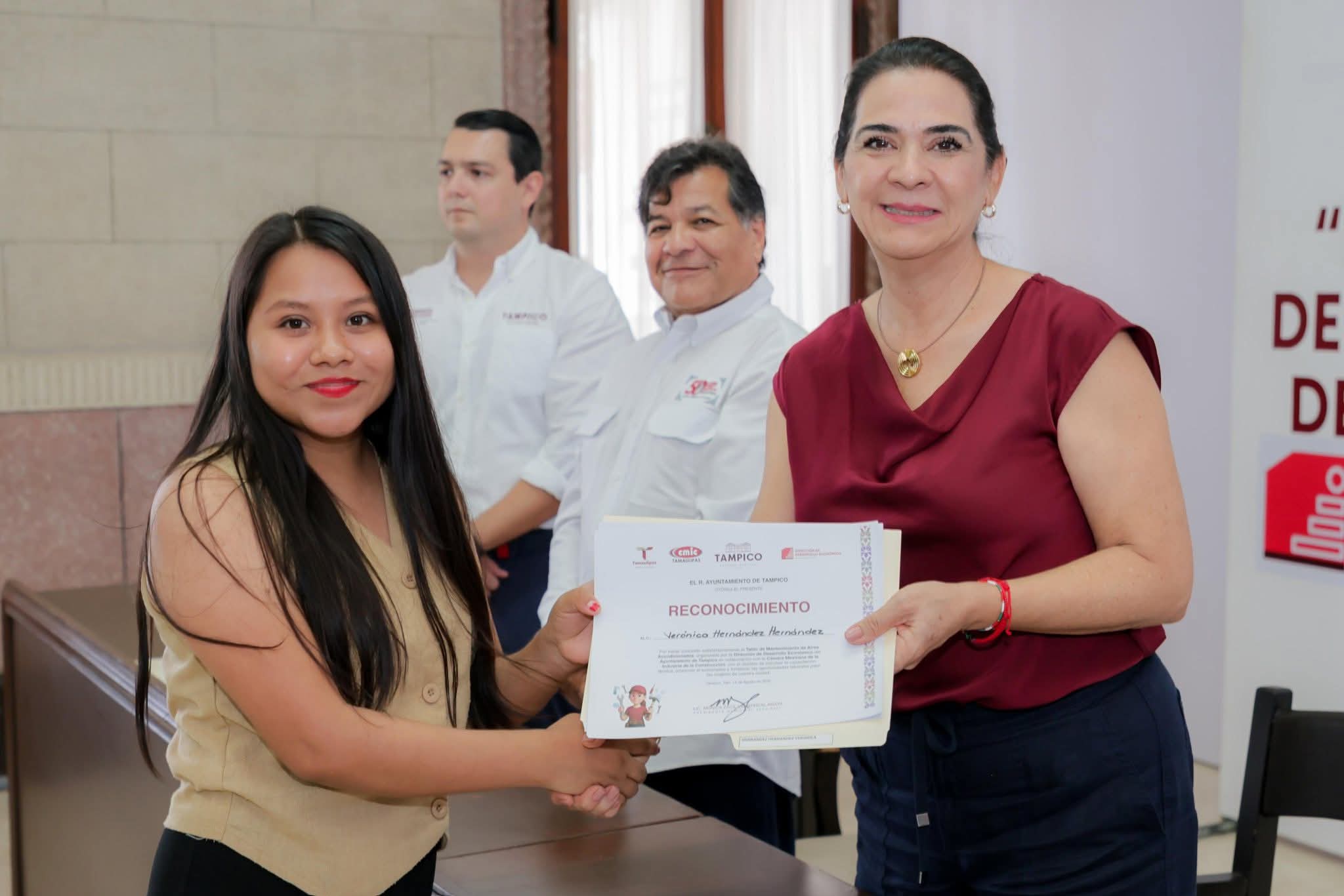 Ayuntamiento de Tampico impulsa el autoempleo femenino con formación en oficios técnicos
