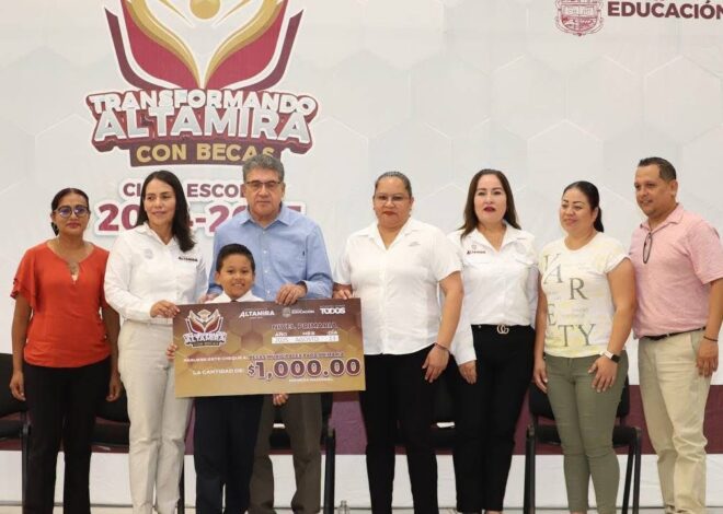 Entrega Armando Martínez becas educativas por más de 5 millones de pesos