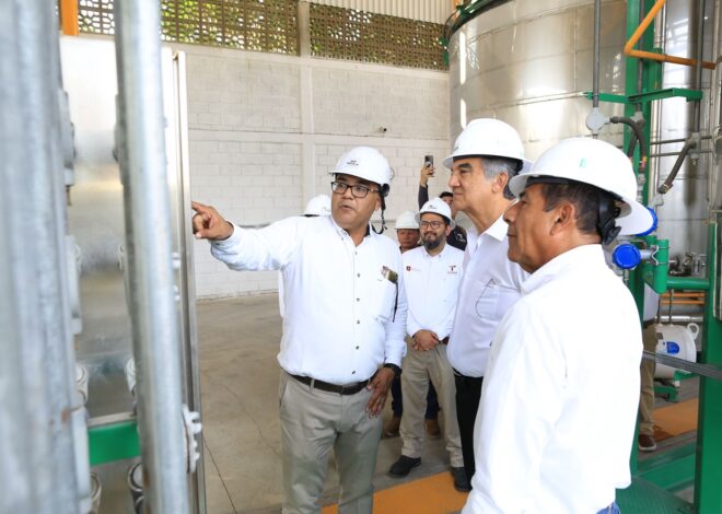 Recorre gobernador Américo Villarreal planta que transforma plásticos en combustibles en Altamira