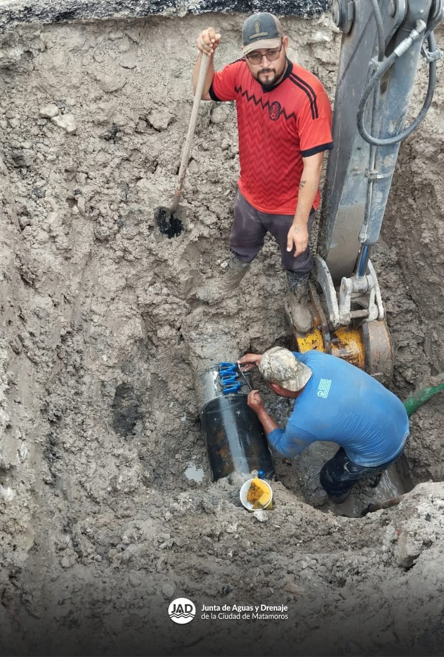 El Gobierno de Beto Granados repara fuga de agua en Avenida Sendero Nacional
