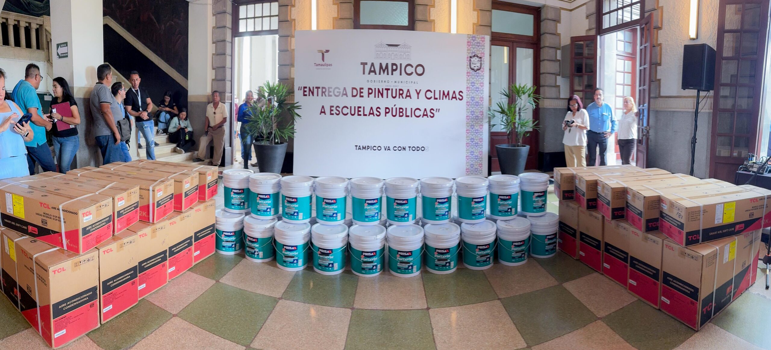 Reitera Mónica Villarreal Anaya compromiso con la educación mediante entrega de apoyos a escuelas