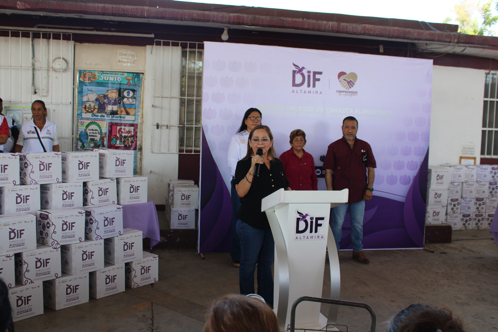 Entrega DIF Altamira apoyos alimenticios