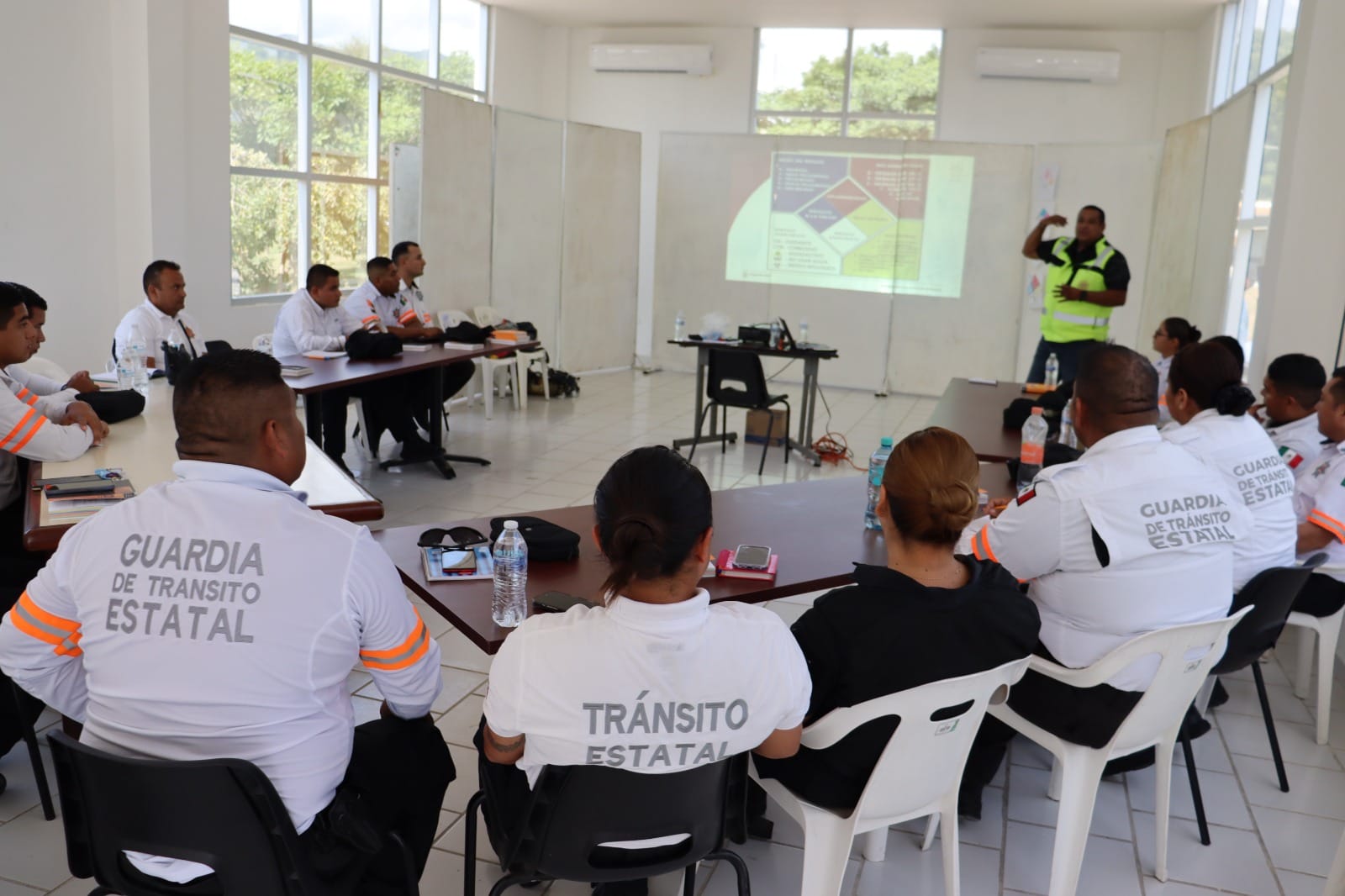 Recibe Tránsito Estatal capacitación sobre el manejo de materiales peligrosos