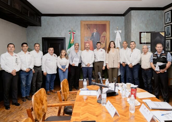 Nuevos consejeros de la JAD rinden protesta ante el alcalde Beto Granados, presidente del Consejo