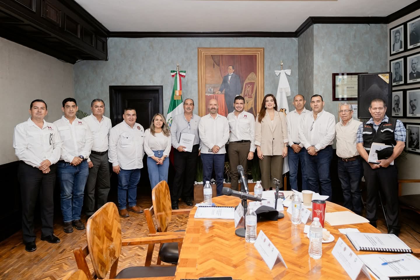 Nuevos consejeros de la JAD rinden protesta ante el alcalde Beto Granados, presidente del Consejo