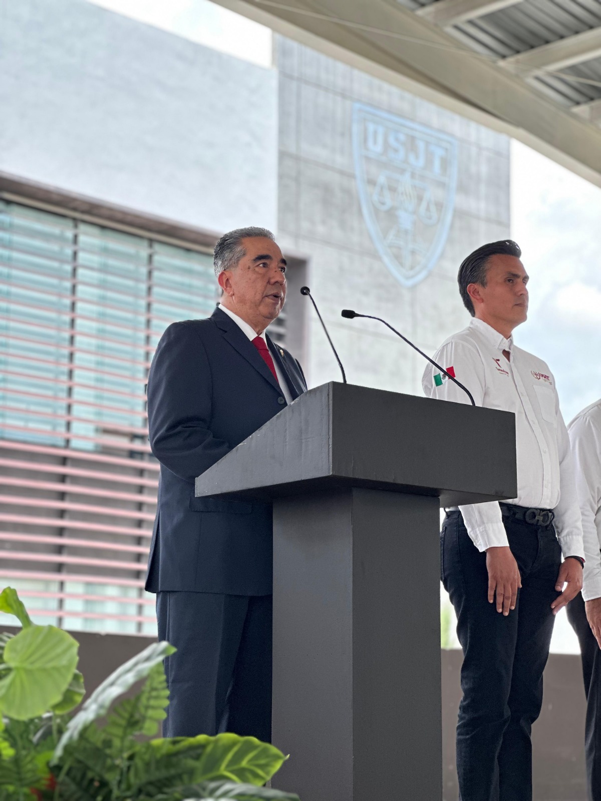 Designa gobernador a Jorge Lumbreras Castro como nuevo rector de la USJT