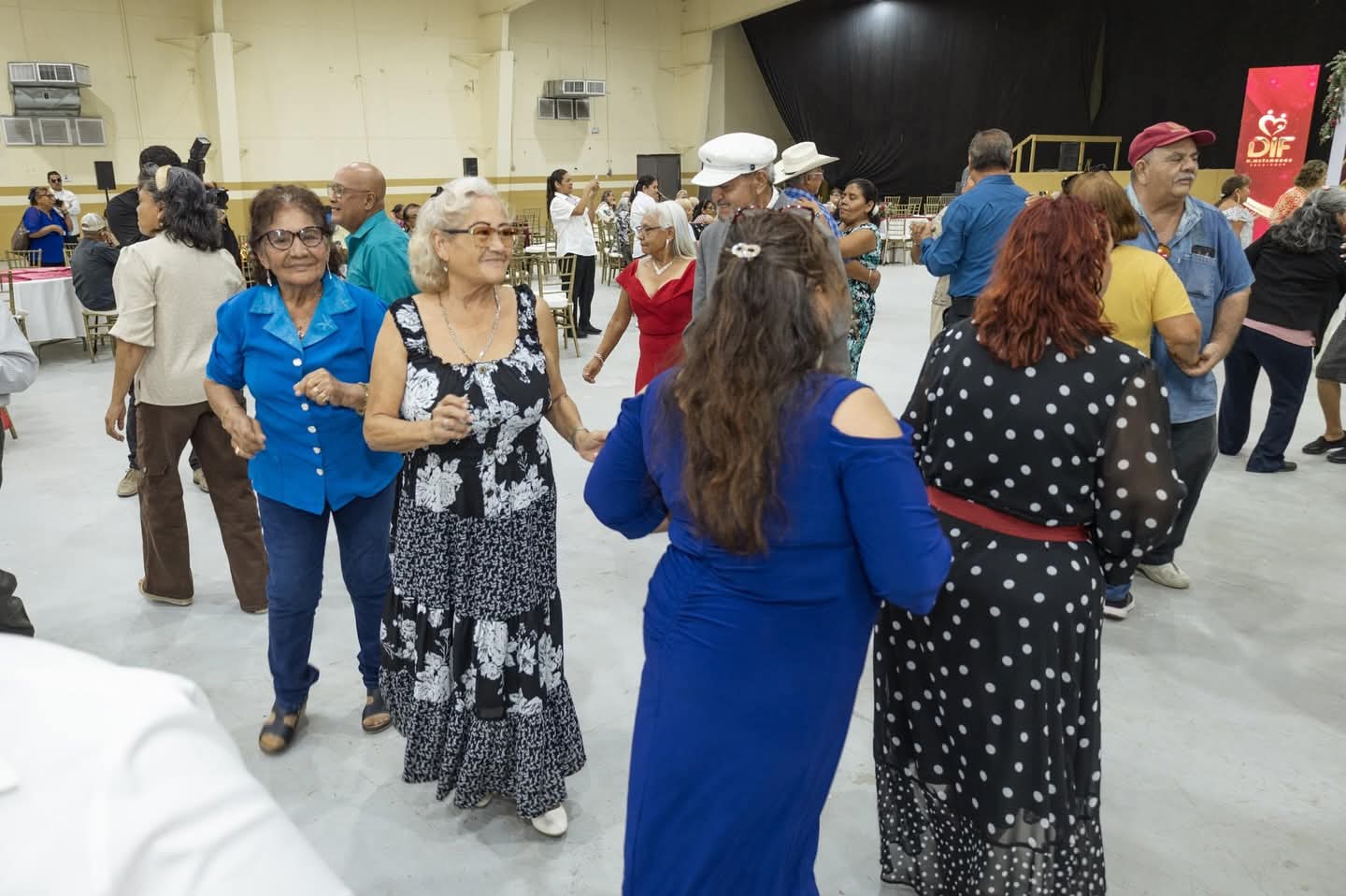 DIF Matamoros celebra a los adultos mayores con Baile de Coronación en el marco del Día del Abuelo