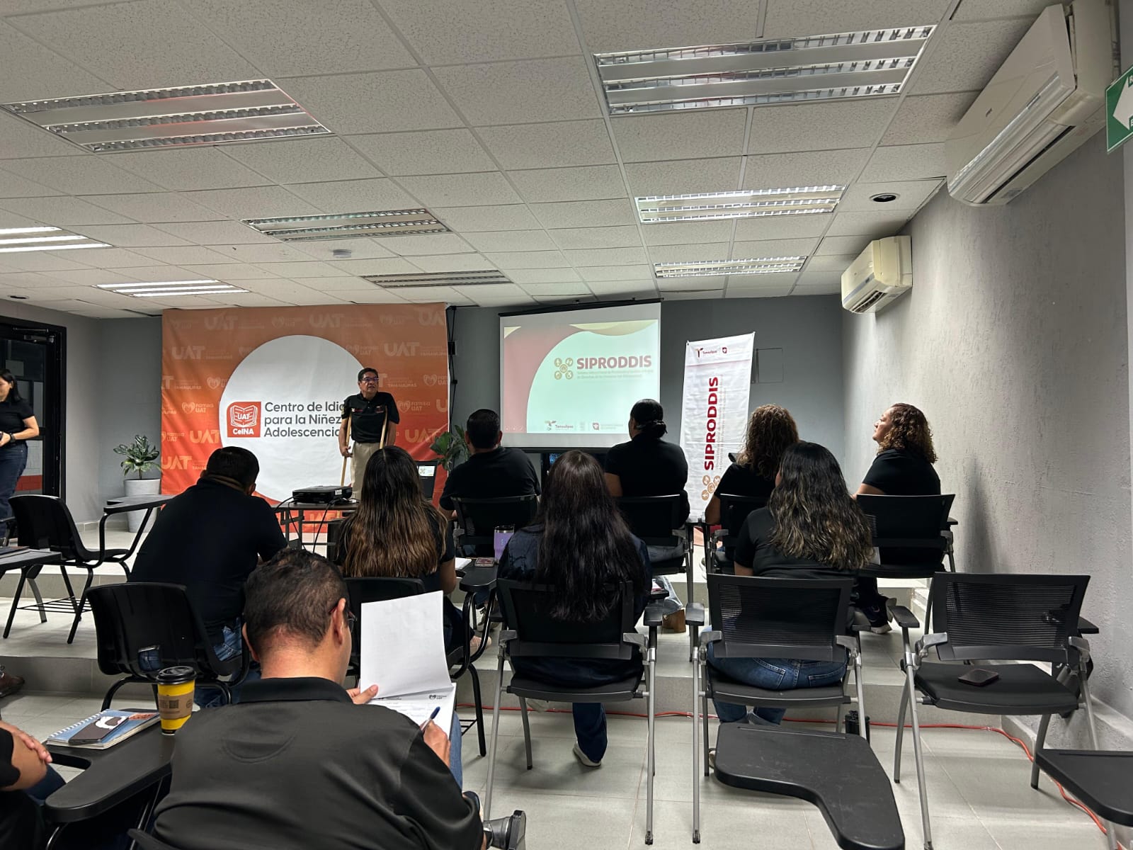 Promueve SIPRODDIS cultura de inclusión en la UAT con taller para docentes y personal del CeINA