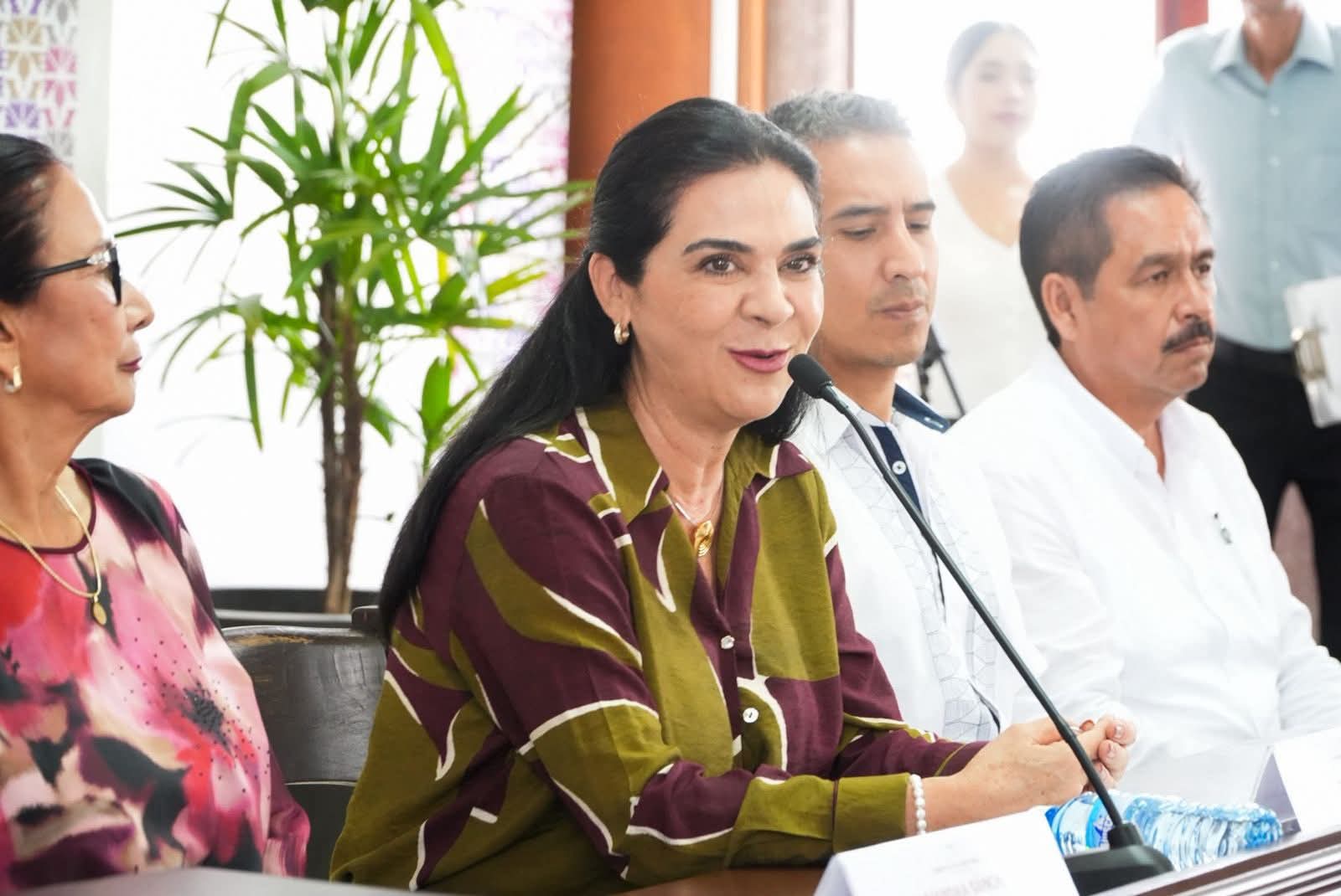 Mónica Villarreal impulsa convenio de becas con universidades para ampliar el acceso a la educación superior en Tampico