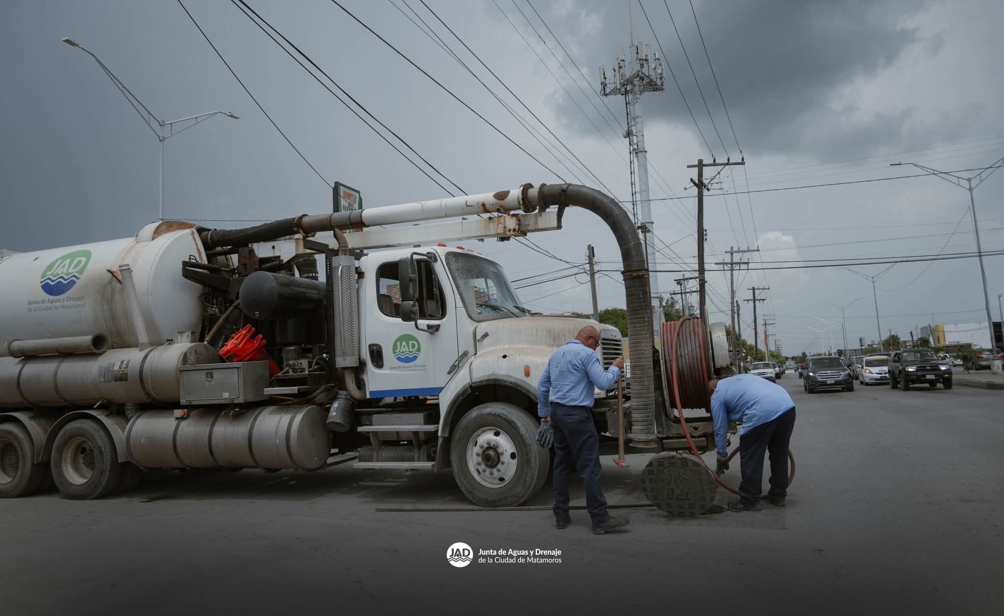 Gobierno de Beto Granados realiza limpieza con camión vactor en la colonia Treviño Zapata