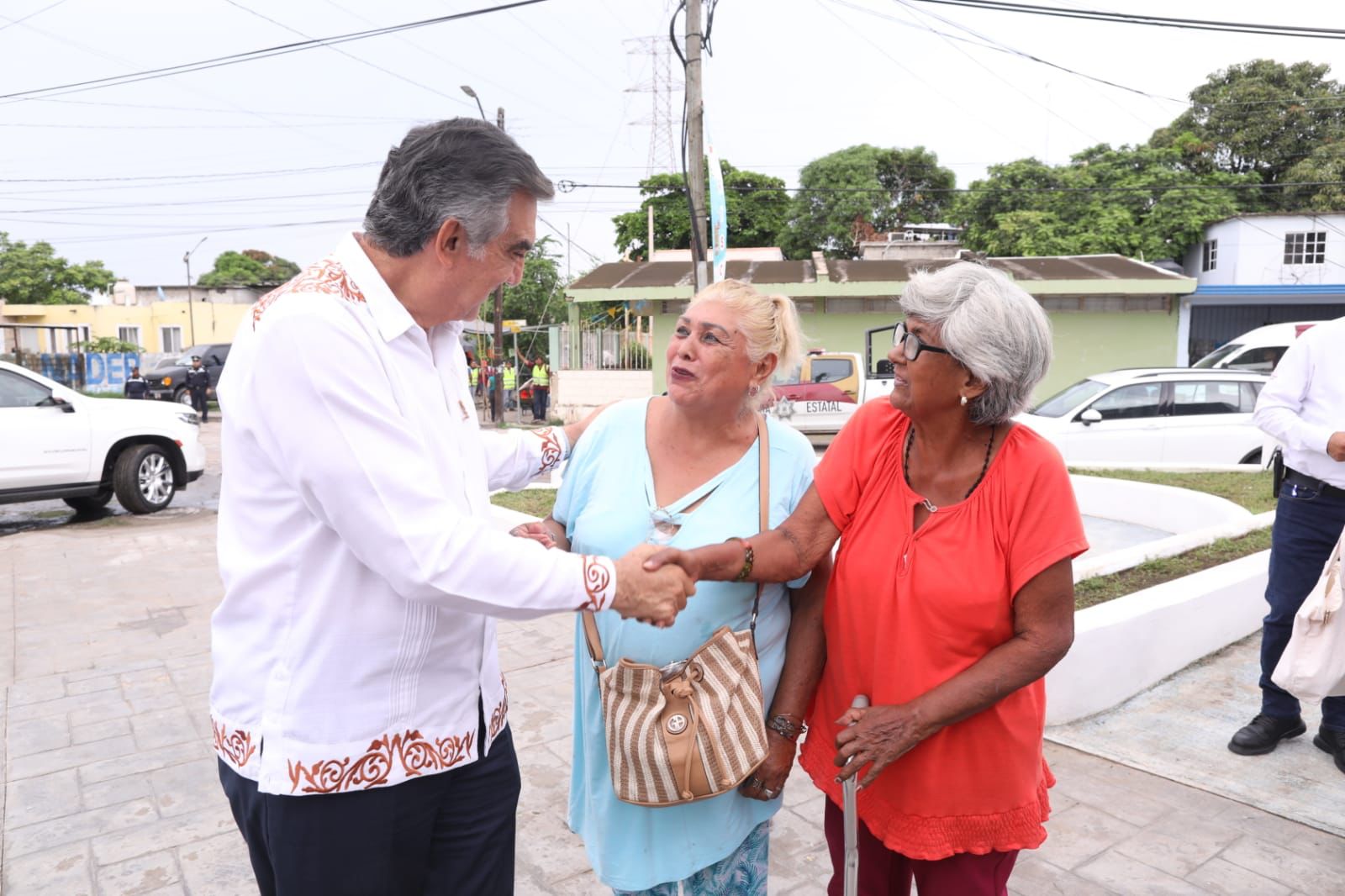 Atiende Américo demandas de las mujeres despicadoras en Tampico