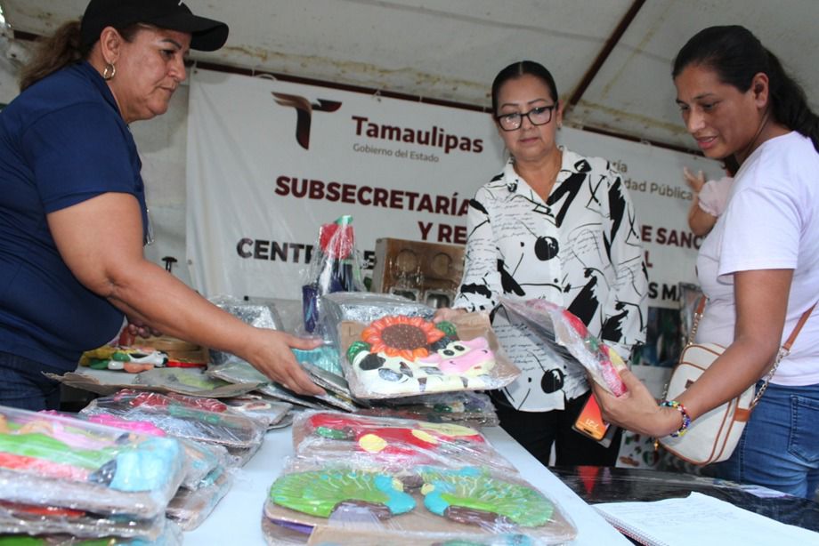 Promueve CEDES Matamoros muebles y artesanías con Expo-venta “Fiestas patrias”