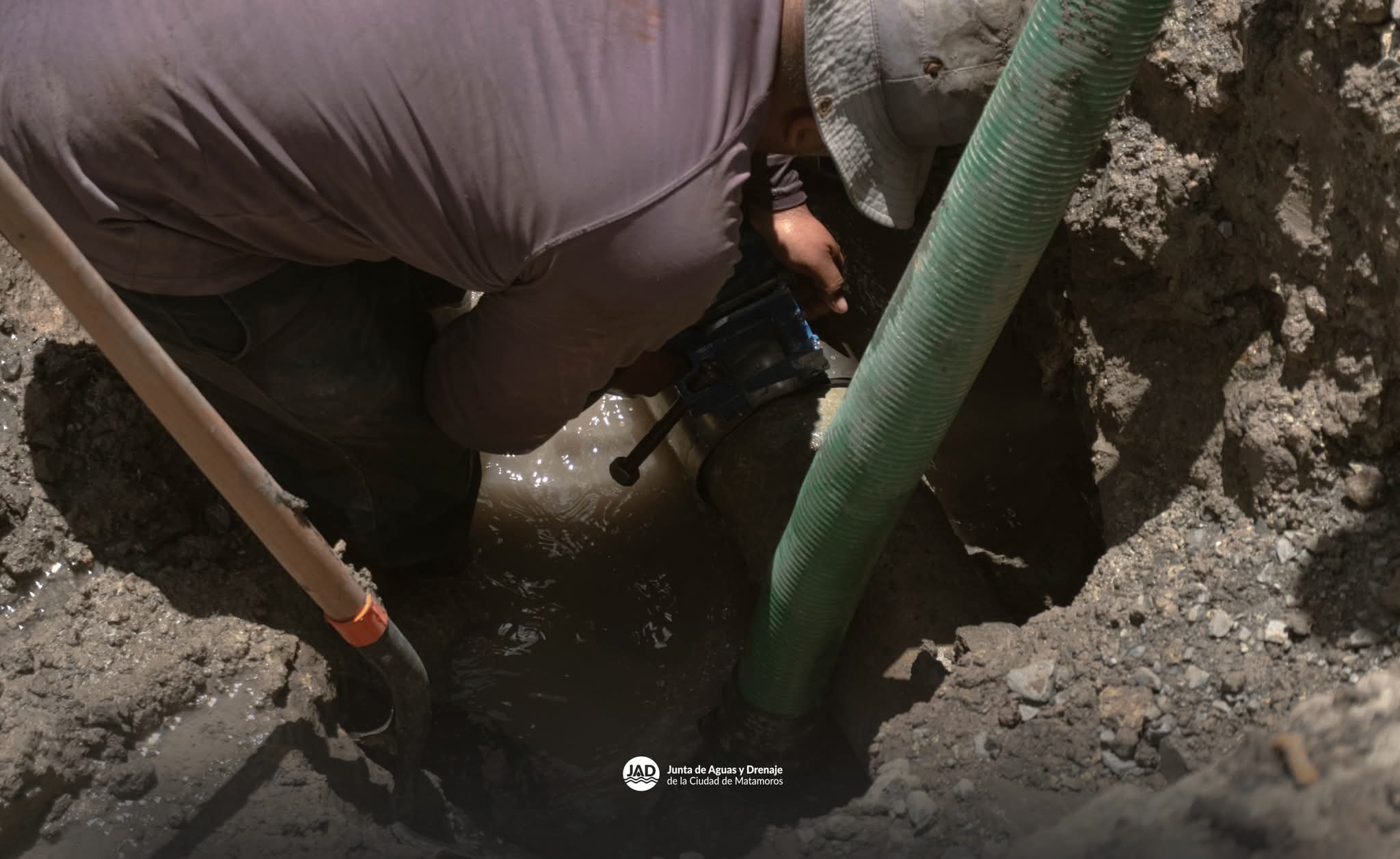 Repara gobierno municipal fuga de agua potable en fraccionamiento Puerto Rico