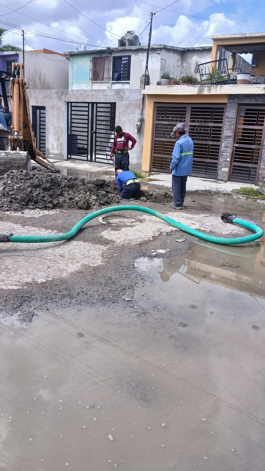Gobierno de Matamoros trabaja en reparación de fuga en Infonavit Buenavista