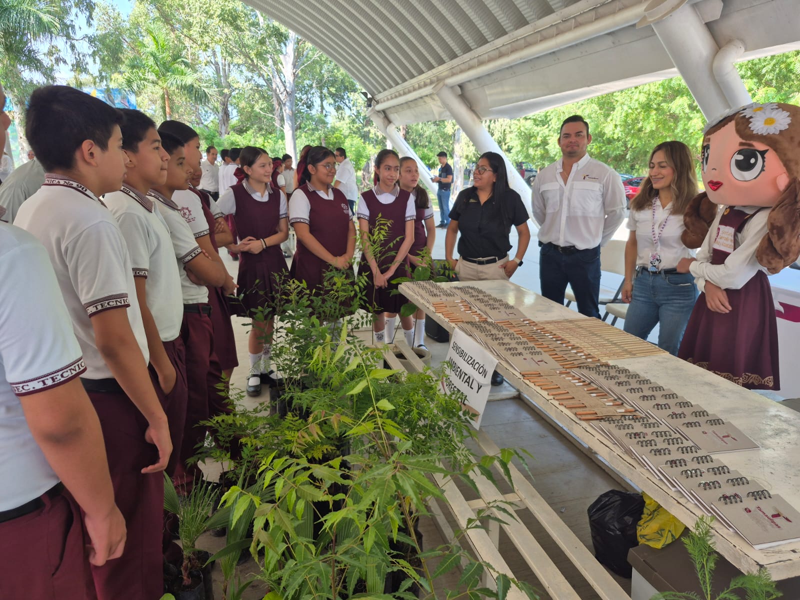 Fomentan la educación ambiental y forestal entre estudiantes