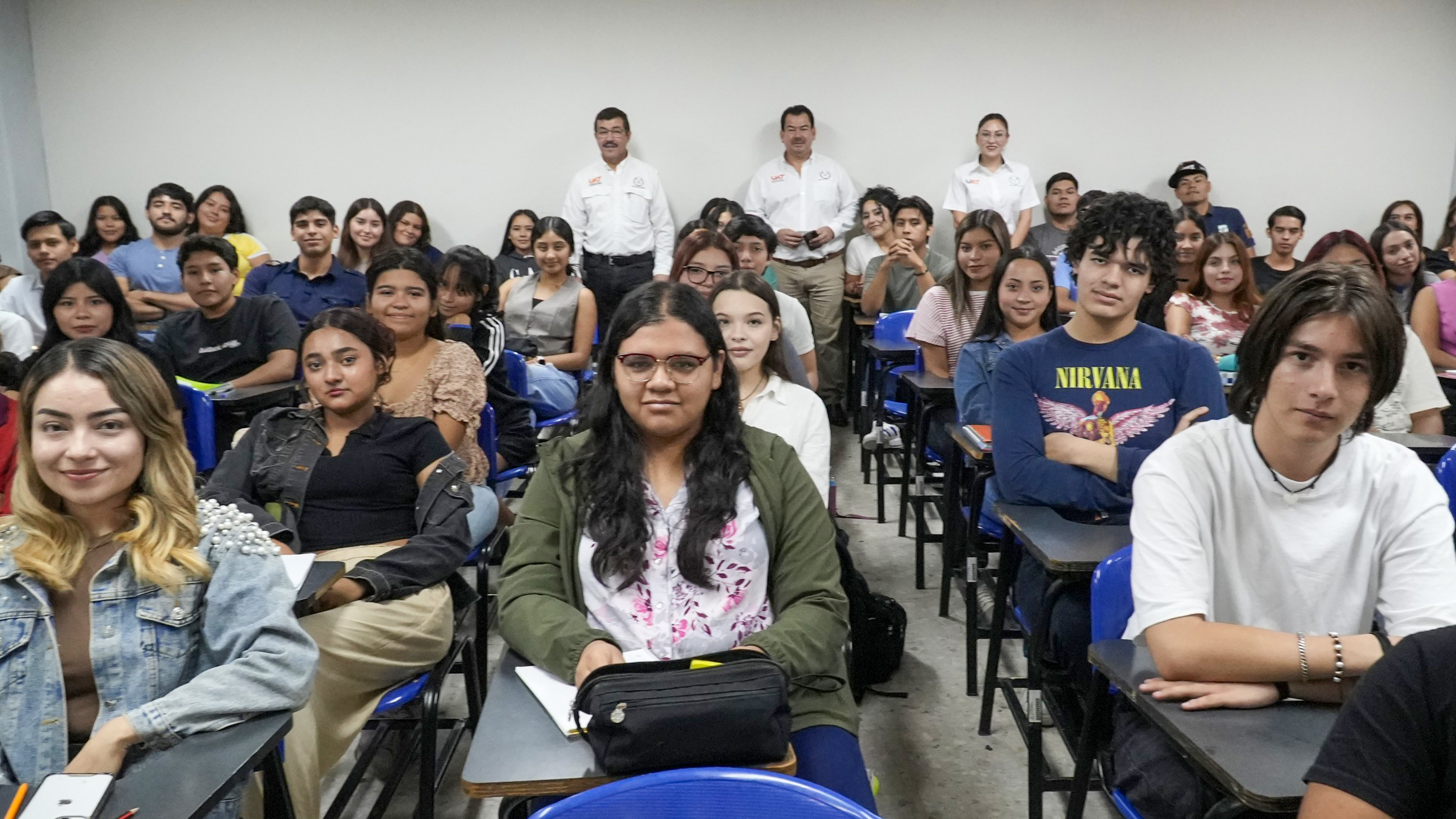 Comparte el rector logros y proyectos con estudiantes de la Facultad de Derecho Victoria