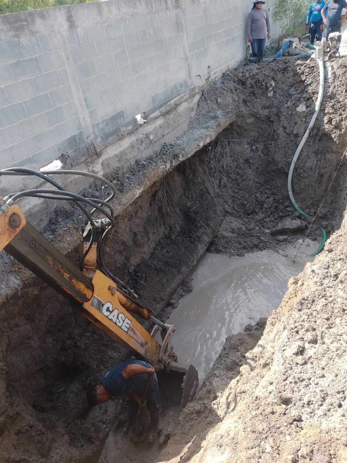 Gobierno de Beto Granados repara fuga de agua en el Fraccionamiento Los Encinos