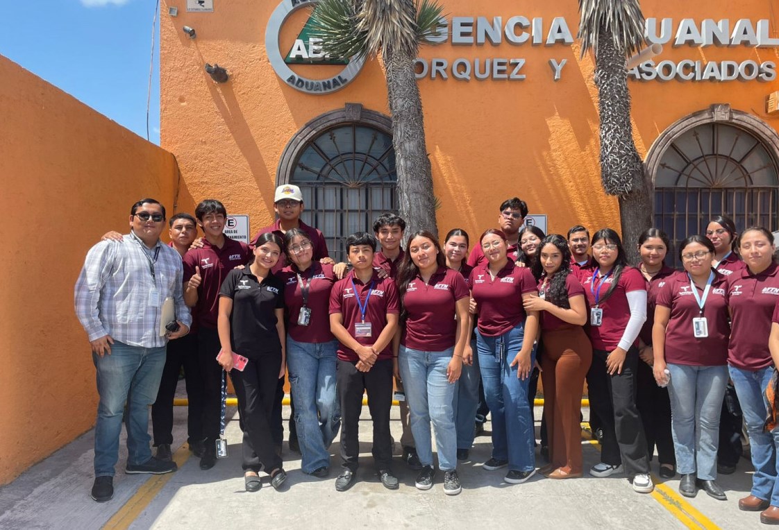Visitan estudiantes de la UTTN agencia aduanal UNIMEX