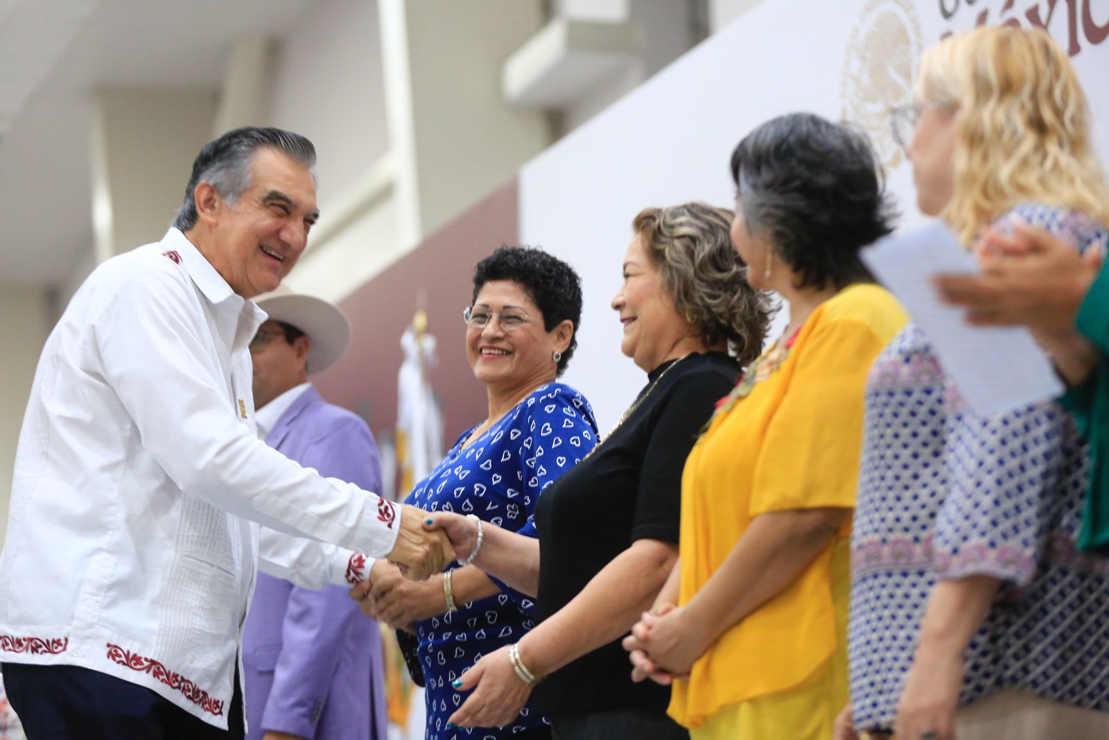 Entrega Américo tarjetas de Pensión Mujeres Bienestar; llegará a 93 mil tamaulipecas