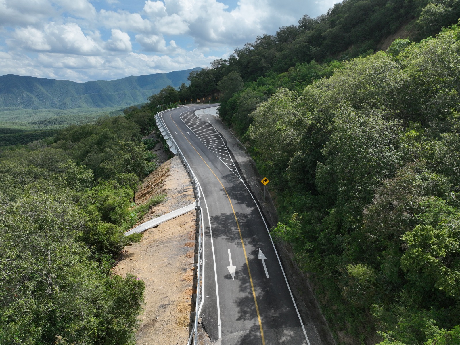 Moderniza gobierno de Américo acceso a poblado El Chorrito