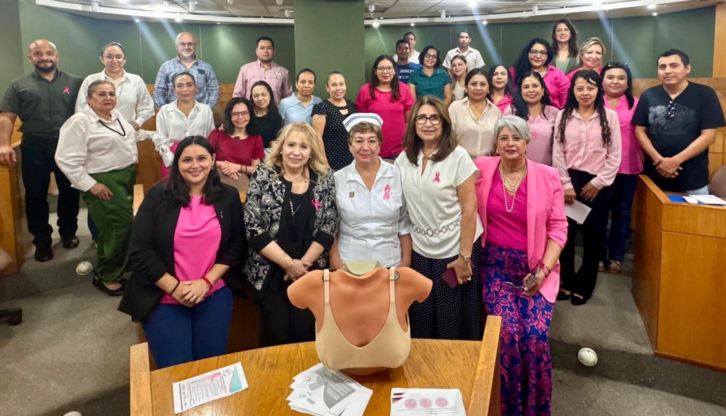 Impulsa IPSSET acciones de concientización en el Mes Rosa