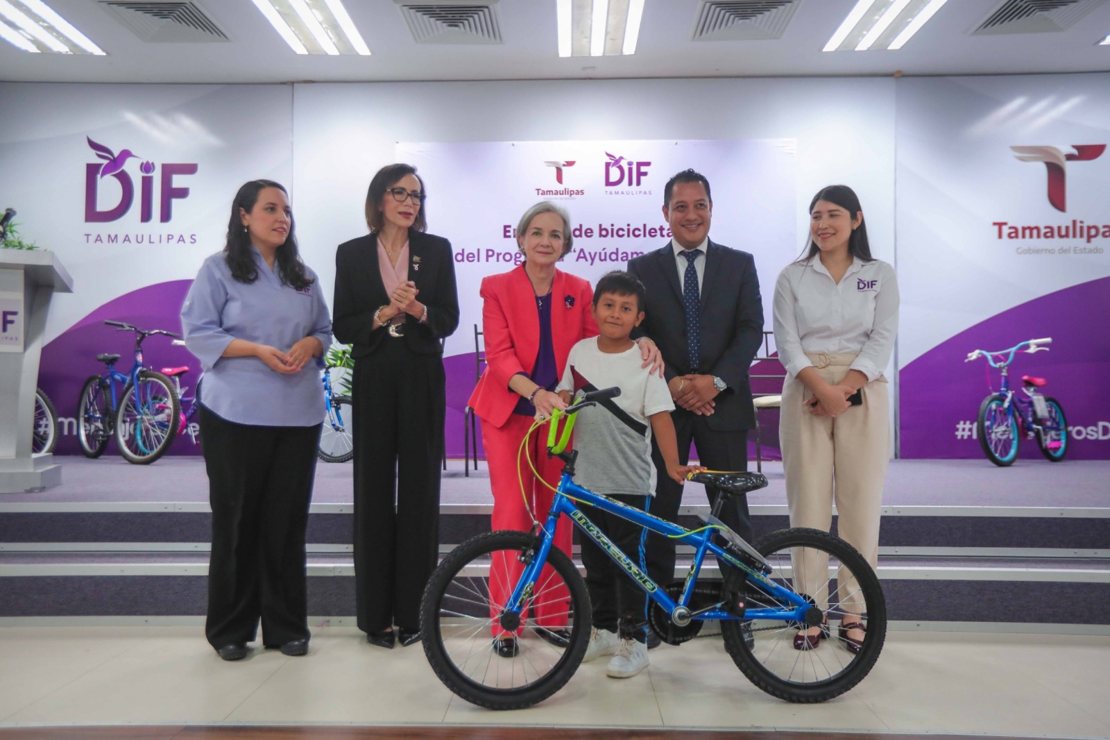 Entregan Gobierno, DIF Tamaulipas y Fundación Telmex Telcel bicicletas del programa “Ayúdame a llegar”