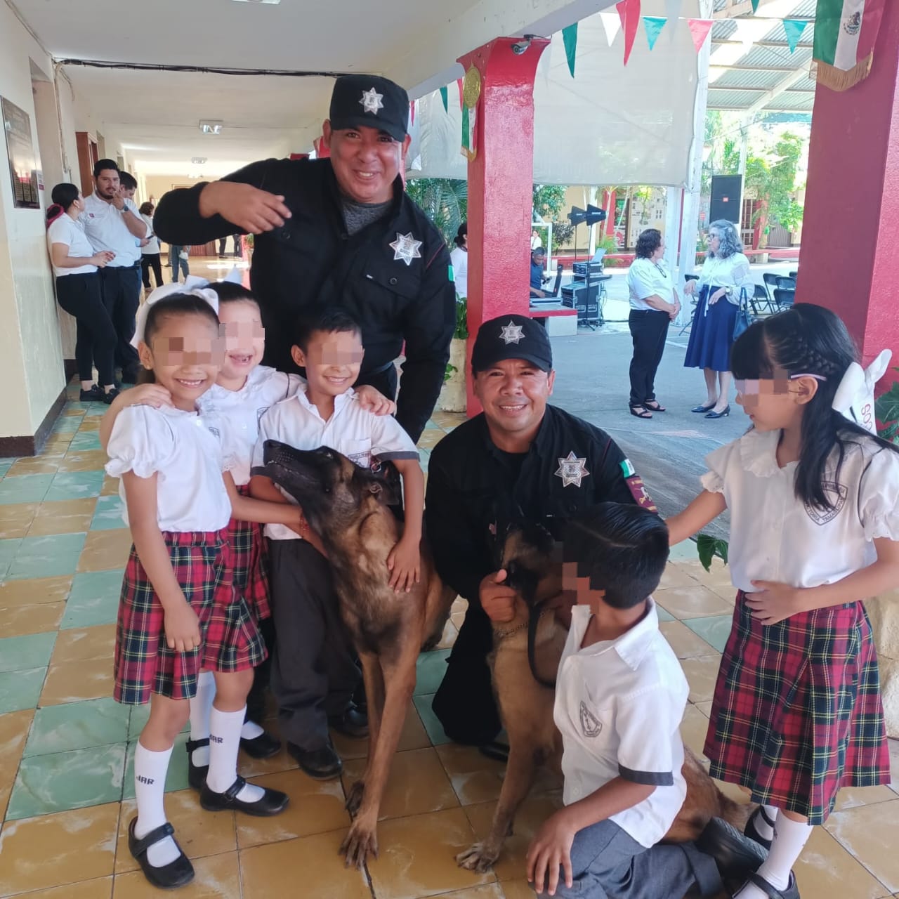 Brea y Lucky, protagonistas de una jornada cívica con estudiantes de Victoria