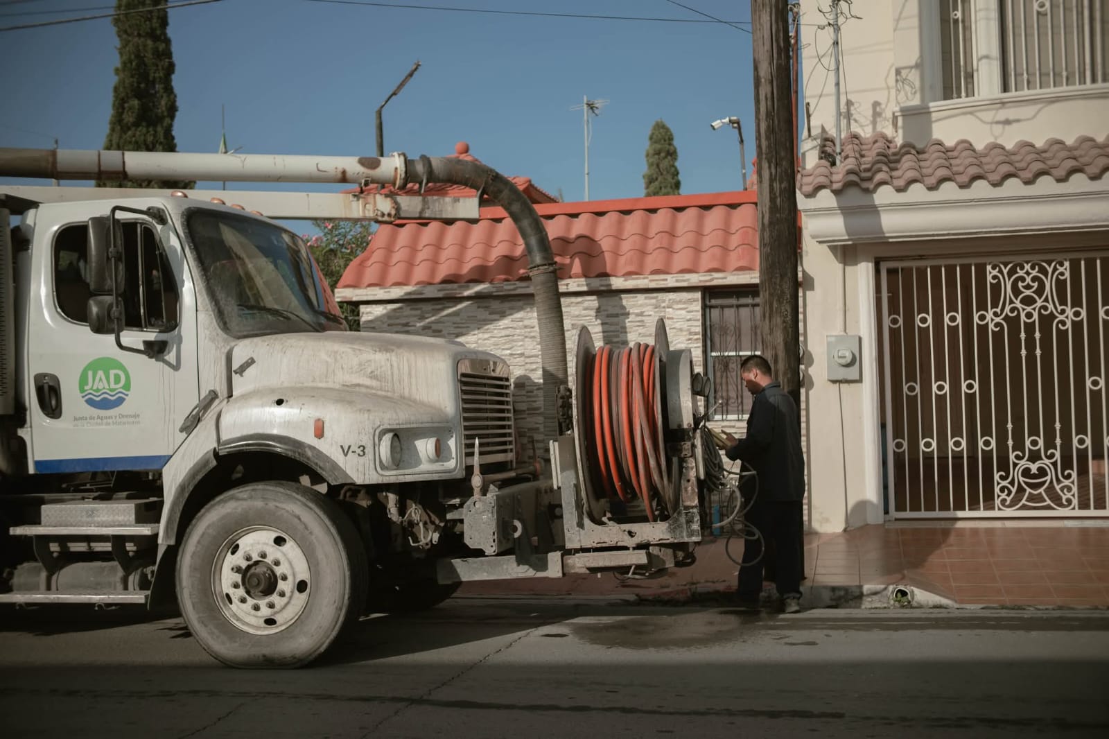 Gobierno de Matamoros mejora el sistema de drenaje en Fraccionamiento Victoria