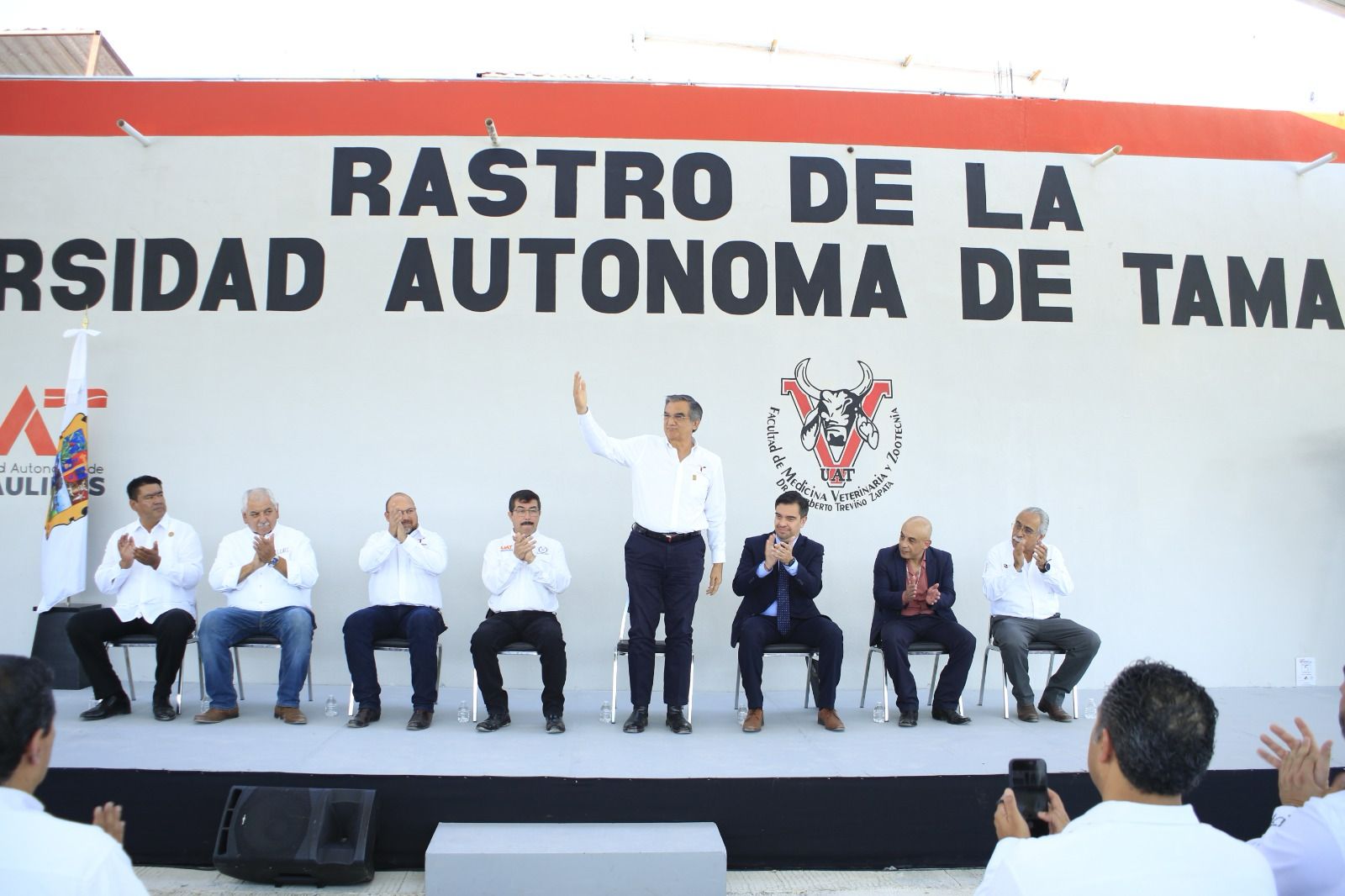 Américo Villarreal recibe ampliación de certificación TIF para el rastro de la UAT