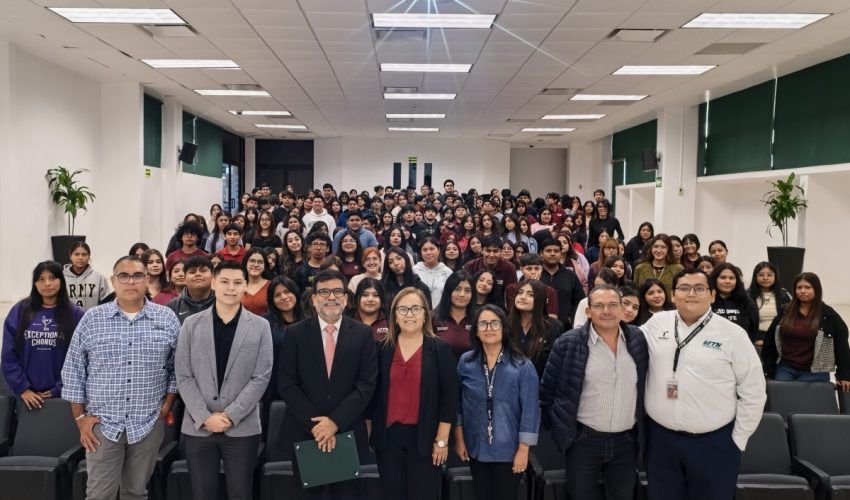 Fortalece UTTN su educación con análisis del T-MEC, logística y comercio internacional