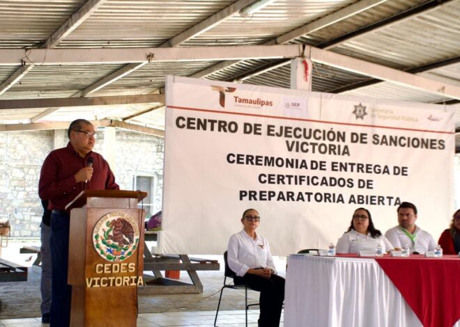 Impulsa SET reintegración con entrega de certificados de preparatoria a internos de los CEDES