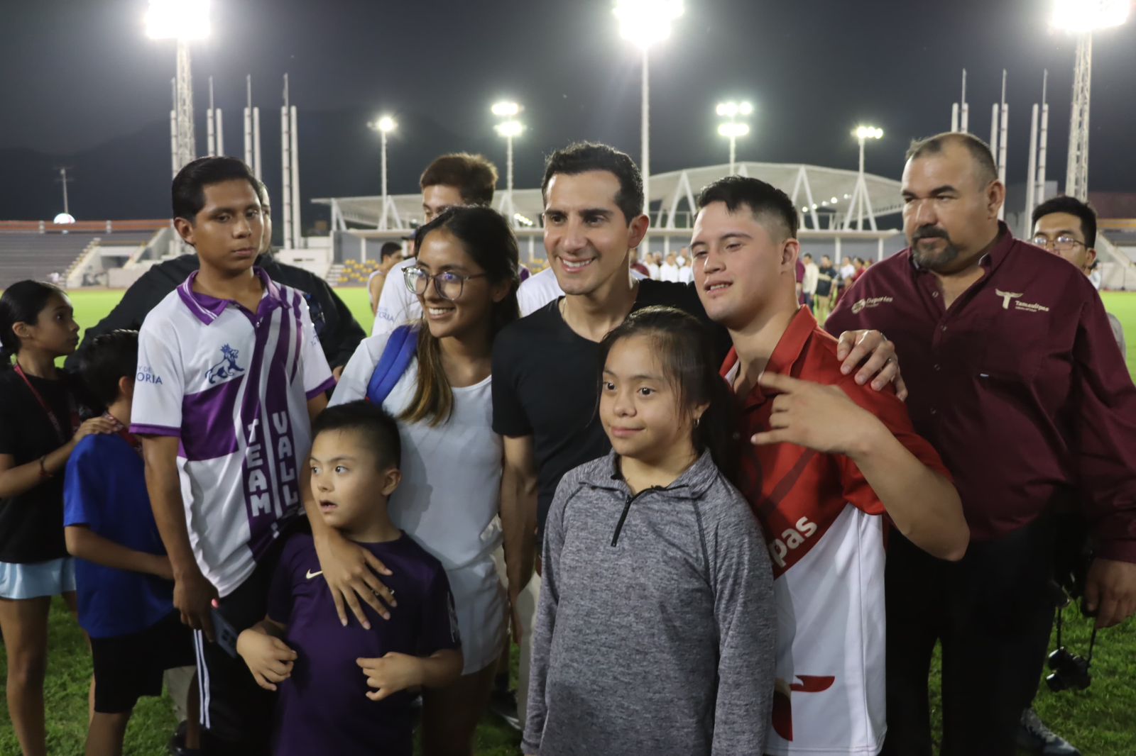 Convive Rommel Pacheco con comunidad deportiva de Tamaulipas