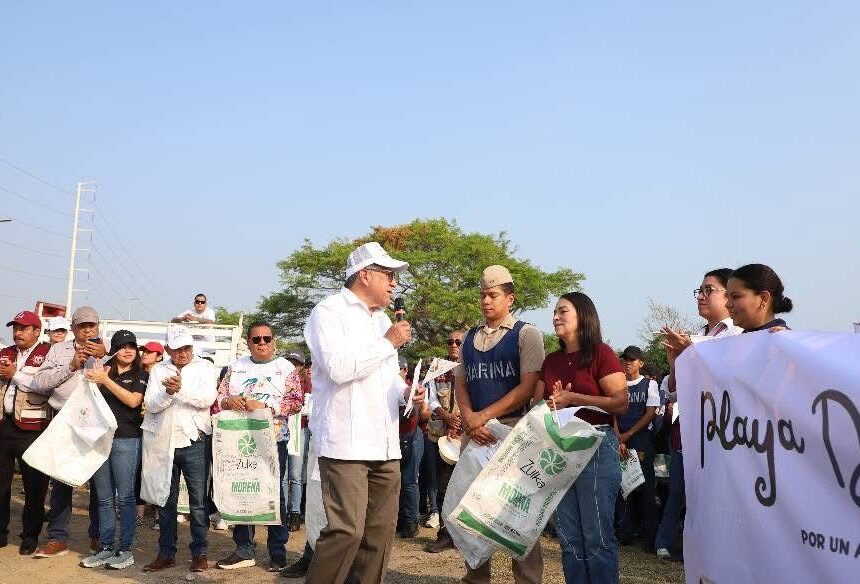 Encabeza Armando Martínez jornada de preservación de playa Dunas Doradas