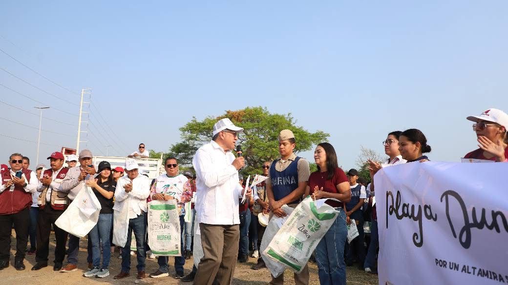 Encabeza Armando Martínez jornada de preservación de playa Dunas Doradas