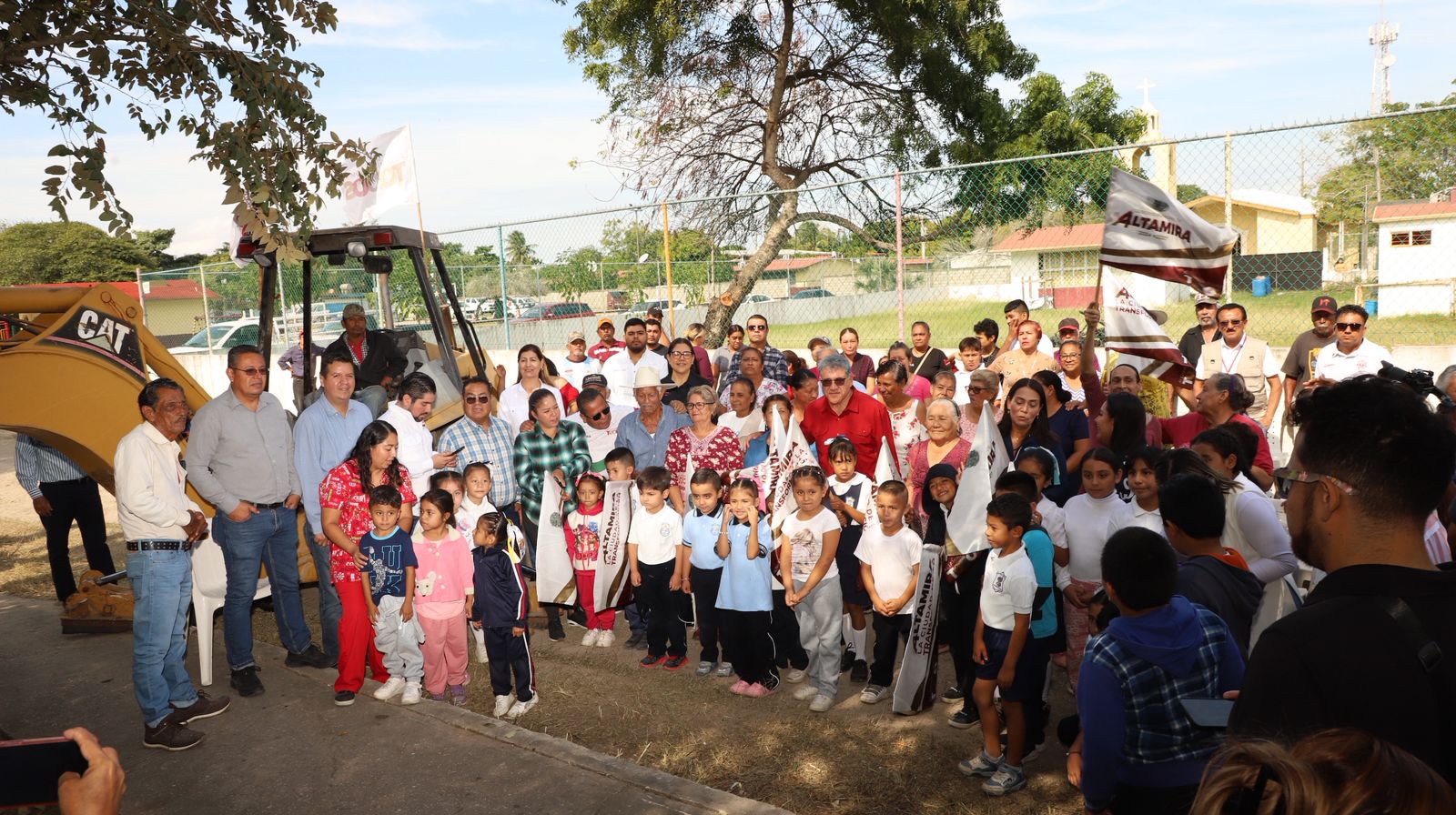 Cumple Armando Martínez anhelo de adultos mayores en zona rural
