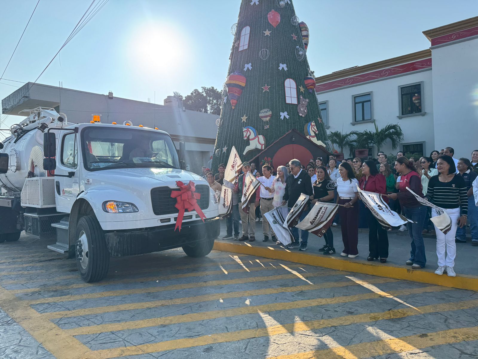 Entrega Armando Martínez moderno camión vactor a la COMAPA Altamira