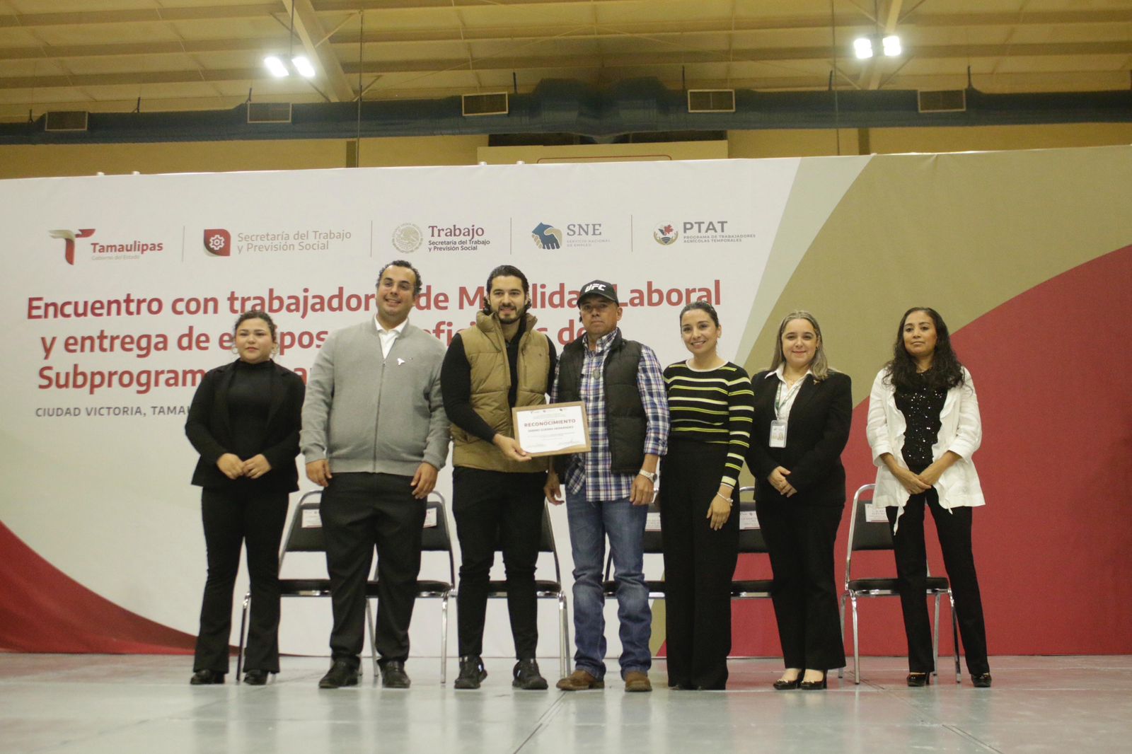 Encabeza Luis Gerardo Illoldi Reyes encuentro con trabajadores de Movilidad Laboral y entrega de equipos del subprograma Tamaulipas Equipa