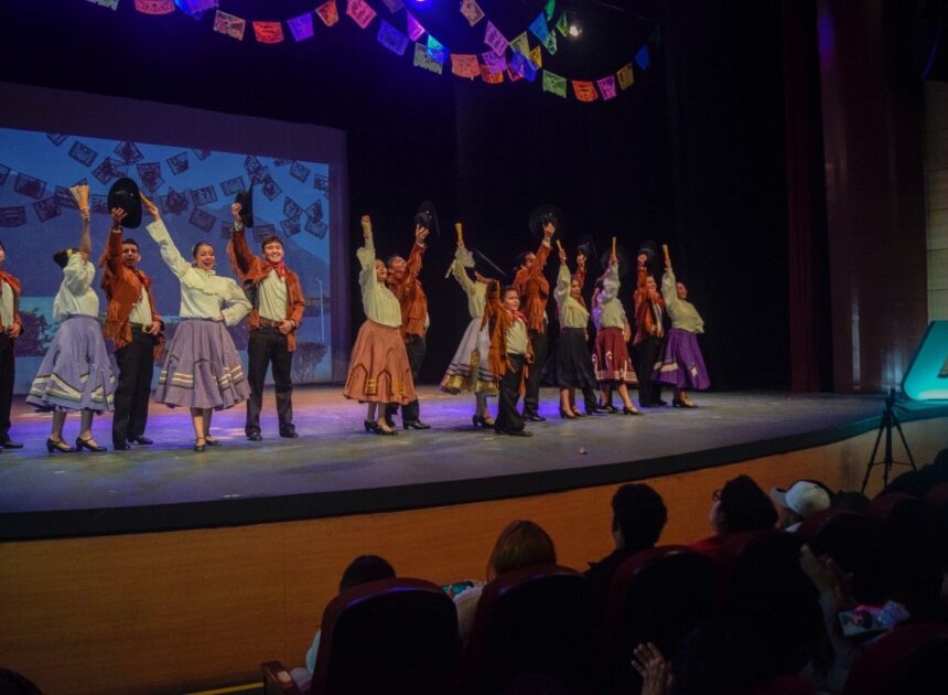 Celebra UT Nuevo Laredo quince años de constancia y talento artístico de su grupo Mazátl