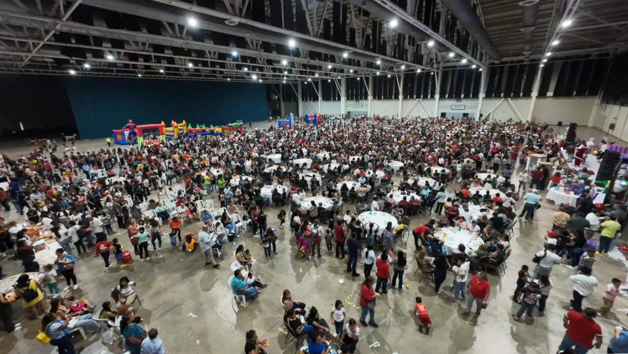 Gobierno de Tampico celebra Posada Navideña con más de siete mil asistentes