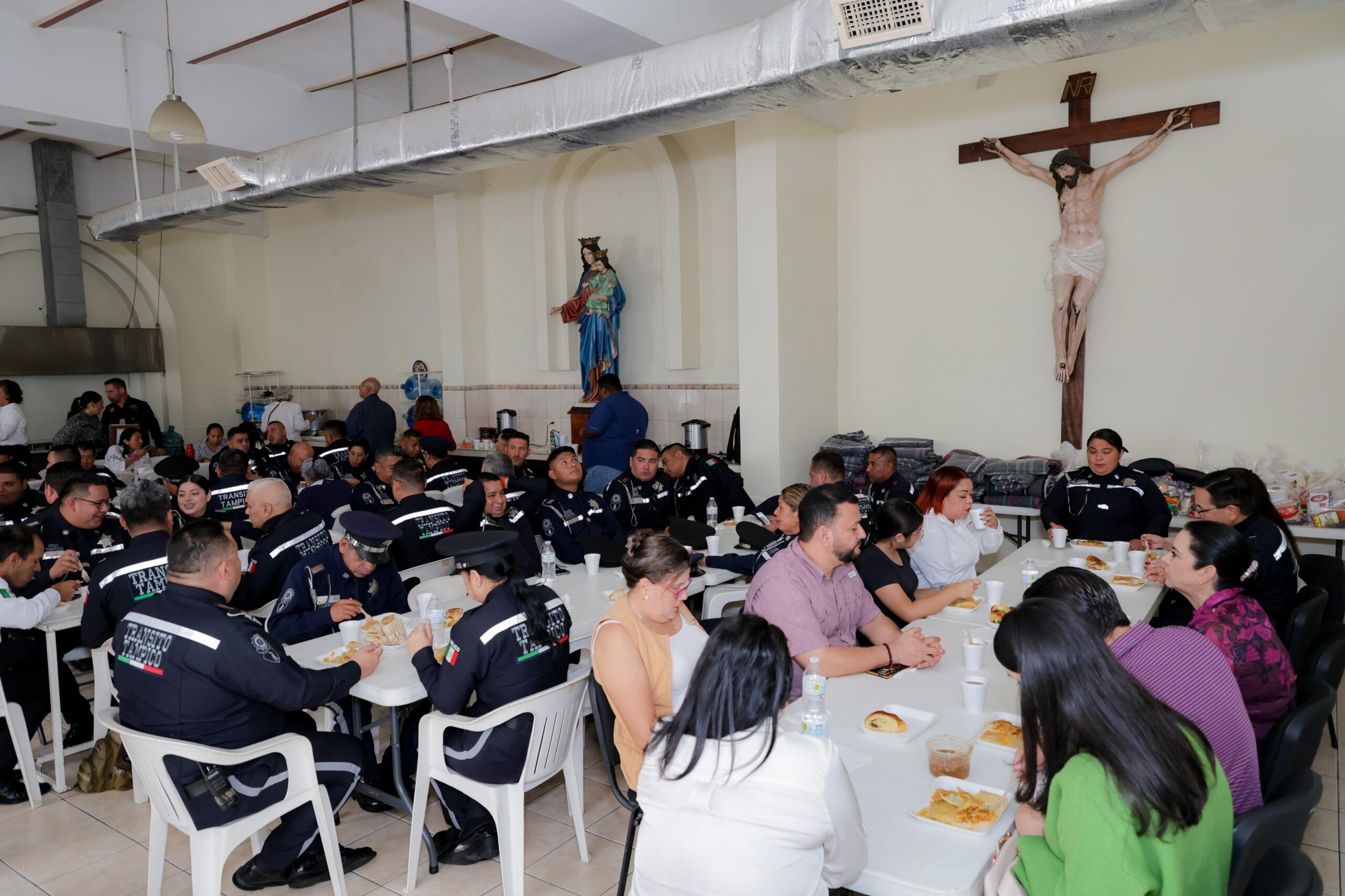 Mónica Villarreal reconoce la labor de Tránsito Municipal en su día