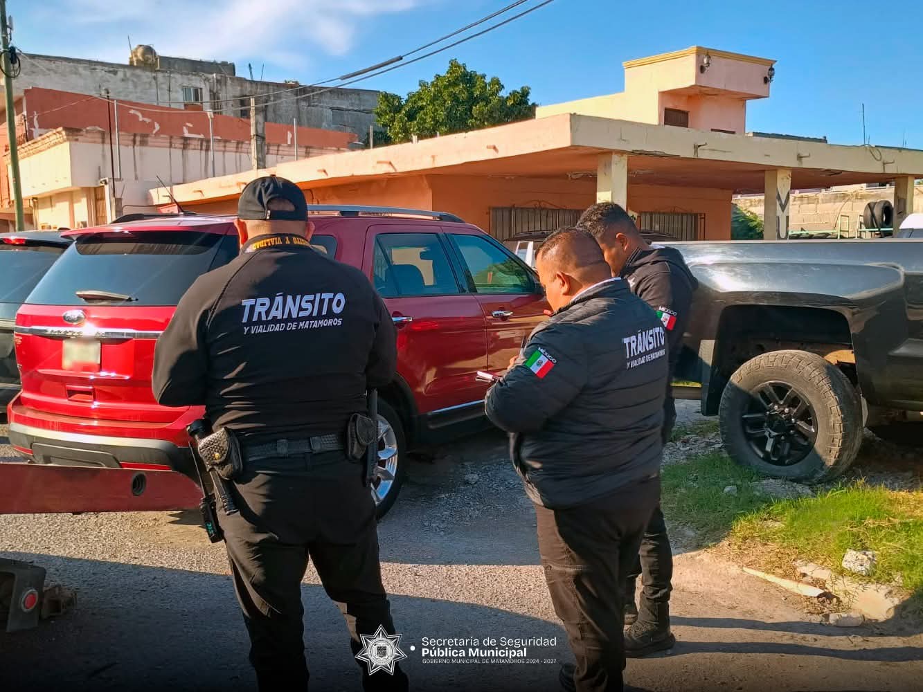 Beto Granados refuerza el orden vial con operativo grúa en la colonia Euzkadi