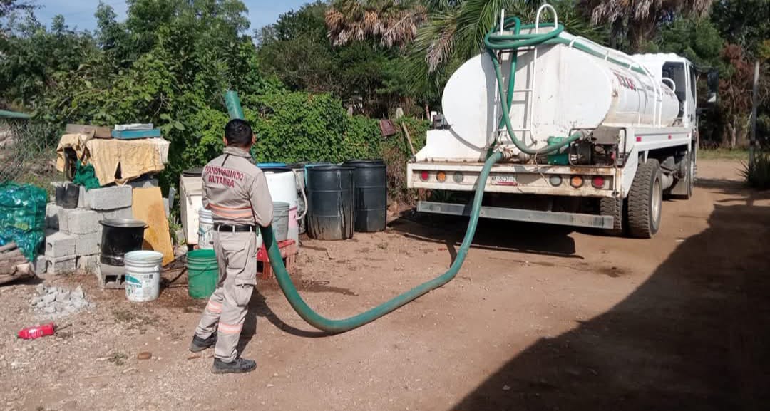 COMAPA Altamira mantiene en zona rural abastecimiento de agua en pipas