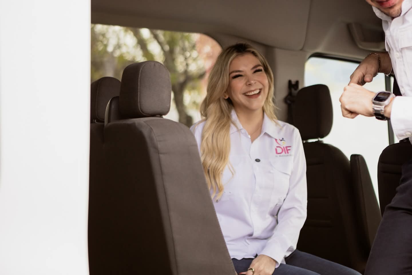 Dona Alcalde Beto Granados nuevo transporte a la Casa Hogar de Matamoros