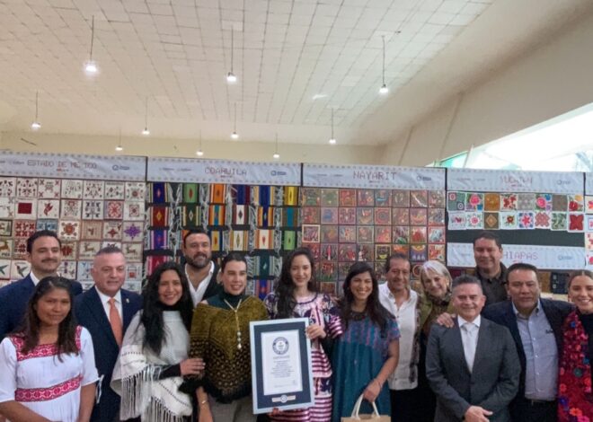 Artesanas y artesanos de todo México, logran récord Guinness de bordado: Sectur