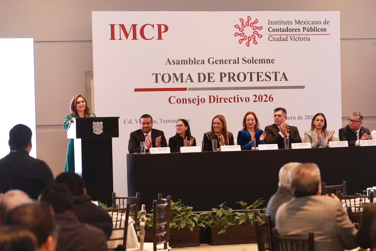 Refrenda Gobierno de Tamaulipas colaboración institucional con nueva dirigencia del Instituto Mexicano de Contadores Públicos de Ciudad Victoria   Enero 18 de 2026  Ciudad Victoria, Tamaulipas.- En representación del gobernador del Estado, Américo Villarreal Anaya, y del secretario de Finanzas, Carlos Irán Ramírez González, el subsecretario de Inversión, Entidades y Fideicomisos, Jonatan Romero Vásquez, acudió a la Asamblea General Solemne 2026 del Instituto Mexicano de Contadores Públicos de Ciudad Victoria, en la que se llevó a cabo la toma de protesta del Consejo Directivo entrante.  Durante el acto, se reconoció al instituto como un referente nacional en capacitación, actualización profesional y fortalecimiento de la ética en la contaduría pública, elementos fundamentales para brindar confianza y transparencia a la sociedad y a la economía, especialmente en un contexto de retos legales y tecnológicos cada vez más complejos.  En su mensaje, Romero Vásquez destacó la labor del Instituto como un eje estratégico para la toma de decisiones informadas, al formar profesionistas capaces de transformar el análisis contable en herramientas que contribuyen a la estabilidad financiera, la correcta aplicación de los recursos y el desarrollo económico del estado, subrayando la relevancia de su función en la vida pública y privada.  La Asamblea General Solemne contó con la presencia de distinguidas autoridades que integraron la línea de honor, entre ellas Obdulia Gómez Escareño, vicepresidenta de Sector Empresas del Instituto Mexicano de Contadores Públicos, A.C.; Tania Gisela Contreras López, magistrada presidenta del Poder Judicial de Tamaulipas; así como la diputada Judith Katalina Méndez Cepeda, en representación del Congreso del Estado.  Asimismo, participaron Abel Ygnacio Pérez Sánchez, vicepresidente regional Zona Noreste del Instituto Mexicano de Contadores Públicos, A.C.; Nely Karina Narváez Wong, presidenta saliente del Colegio de Contadores Públicos de Ciudad Victoria, A.C.; y Oskar López Meléndez, quien asumió formalmente la presidencia del organismo para el periodo 2026.  Romero Vásquez dijo que con el fortalecimiento de esta relación institucional, el Gobierno del Estado reitera su disposición permanente para mantener la colaboración y sinergia con el Instituto Mexicano de Contadores Públicos, convencido de que la coordinación entre la sociedad organizada y el gobierno permite alcanzar objetivos compartidos que generan beneficios tangibles para Tamaulipas y consolidan una economía más sólida y transparente.